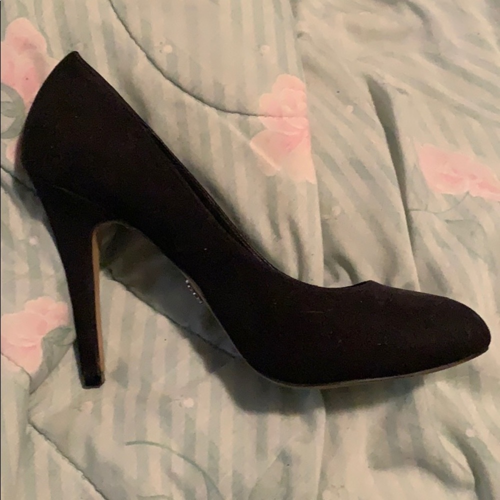 Rock and Republic Black Suede Heels - Picture 2 of 3